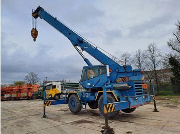 Rough terrain crane GROVE