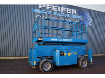 Scissor lift GENIE