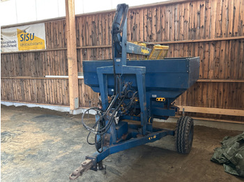 Fertilizer spreader BOGBALLE