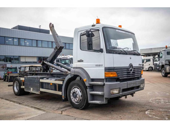 Hook lift truck Mercedes ATEGO 1823 K: picture 2