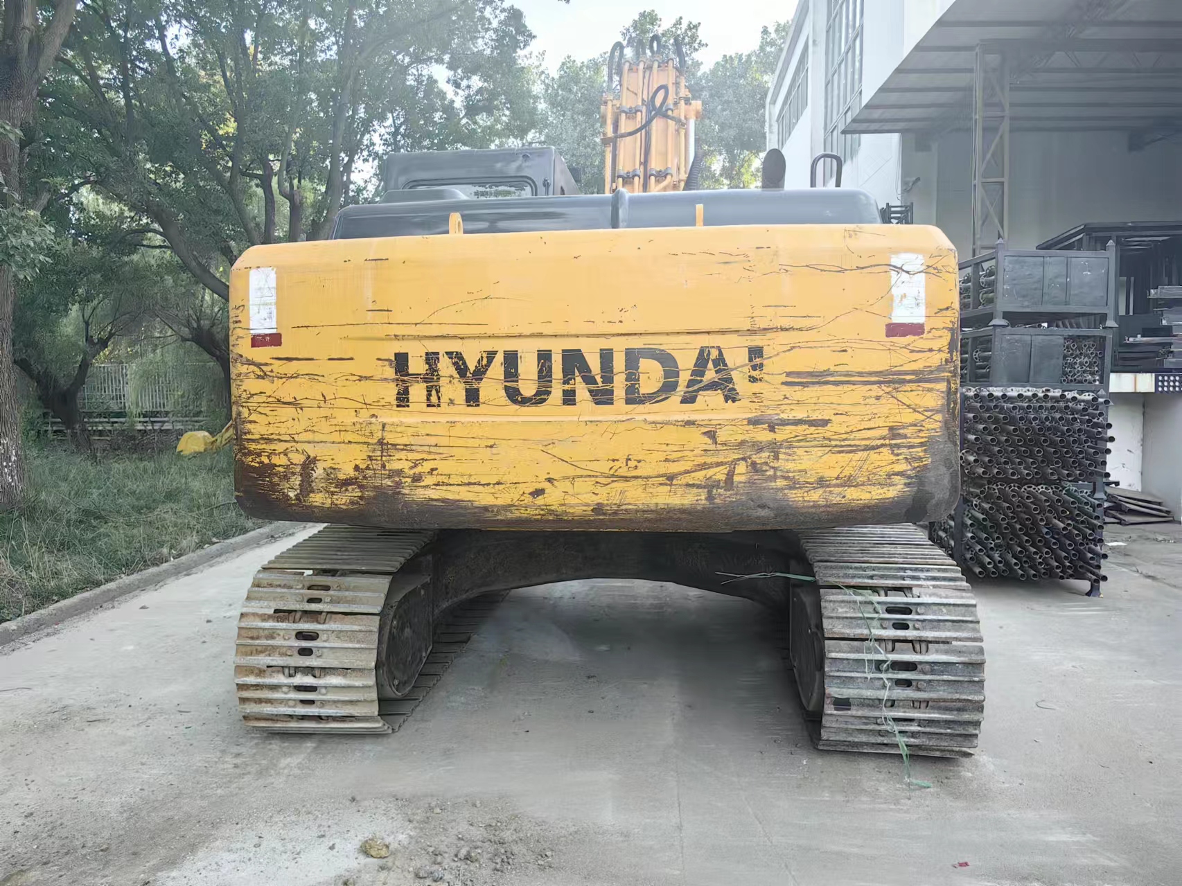 Excavator HYUNDAI R220LC-7: picture 3