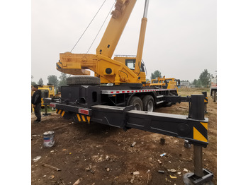 Mobile crane XCMG