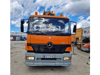 Concrete pump truck Mercedes-Benz Atego 1828: picture 3