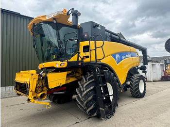 Combine harvester New Holland CX 8060: picture 3