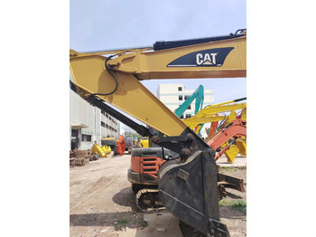 Crawler excavator CATERPILLAR 325C: picture 3