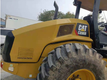 Compactor CATERPILLAR