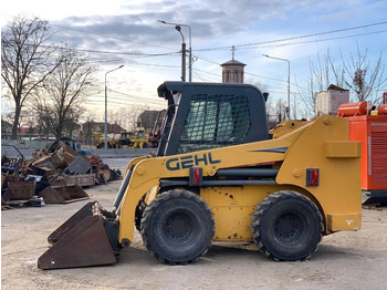 Skid steer loader Gehl R 260: picture 2