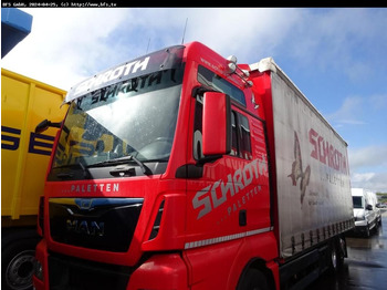 Curtainsider truck MAN TGX 26.440