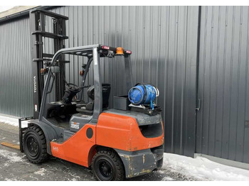 Electric forklift Toyota 8FGJF35: picture 3