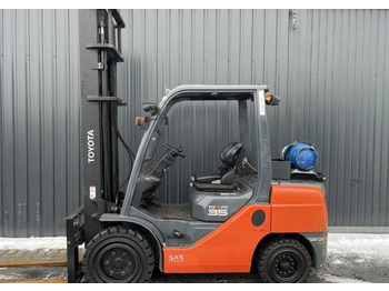 Electric forklift Toyota 8FGJF35: picture 2