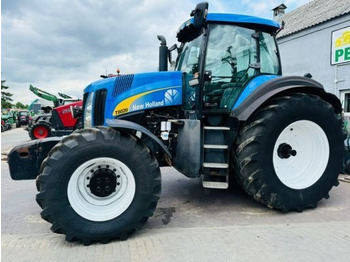 Farm tractor NEW HOLLAND T8000