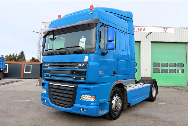 Tractor unit DAF XF 105.460 Retarder, Manual ZF16, Frigo, Euro5: picture 1