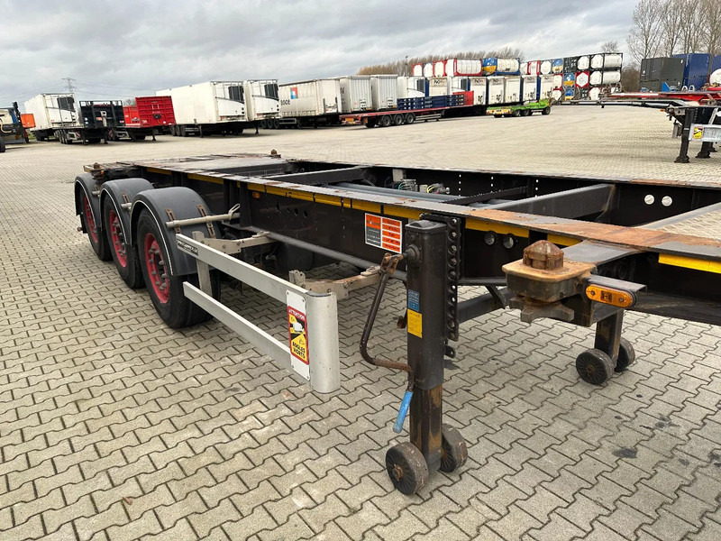 Container transporter/ Swap body semi-trailer Burg 20FT ADR (EX/II, EX/III, FL, AT) Chassis, Empty weight : 3.690kg, SAF INTRADISC, 2x Liftaxle, NL-chassis, APK/ADR: 04-2025: picture 12