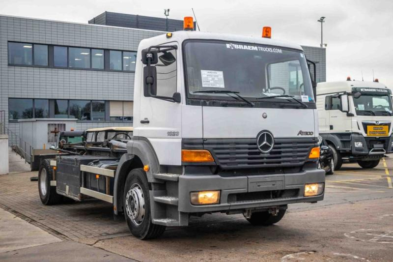 Hook lift truck Mercedes ATEGO 1823 K: picture 6