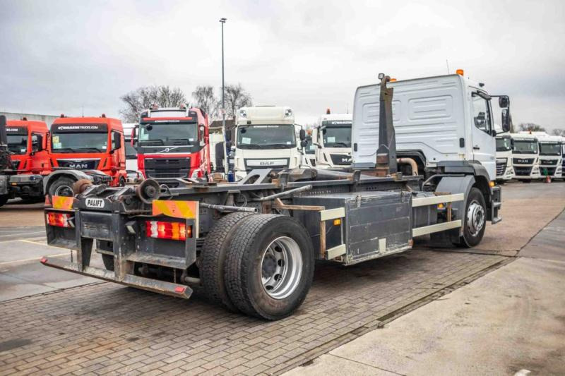 Hook lift truck Mercedes ATEGO 1823 K: picture 7