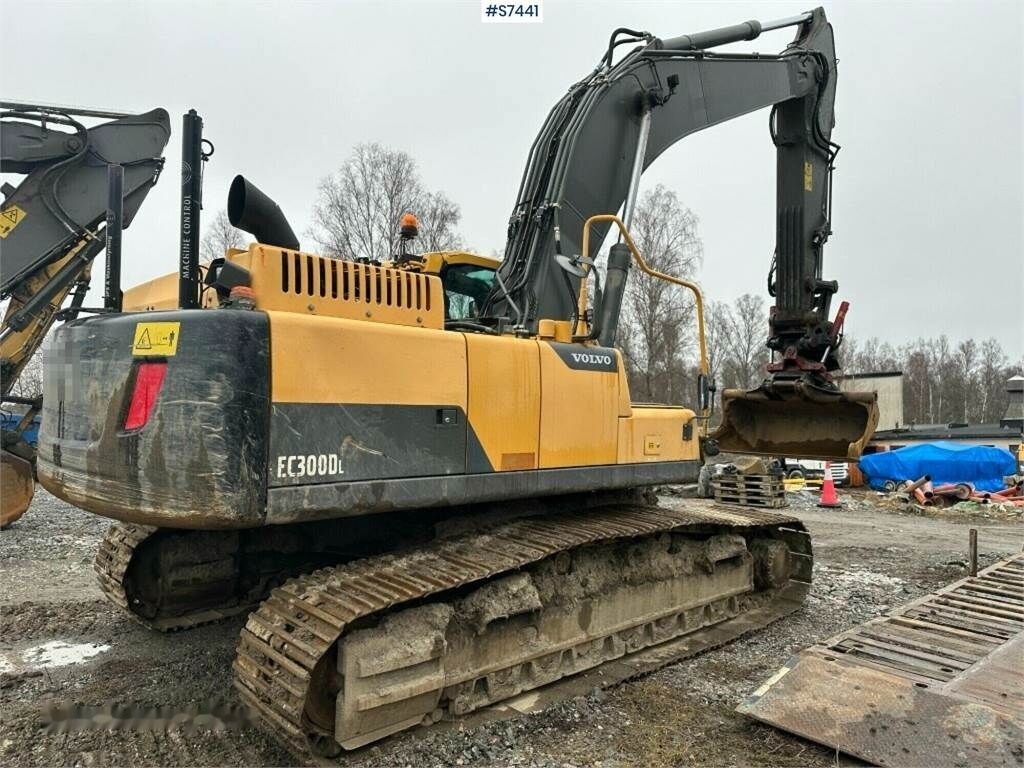 Crawler excavator Volvo EC300DL: picture 17