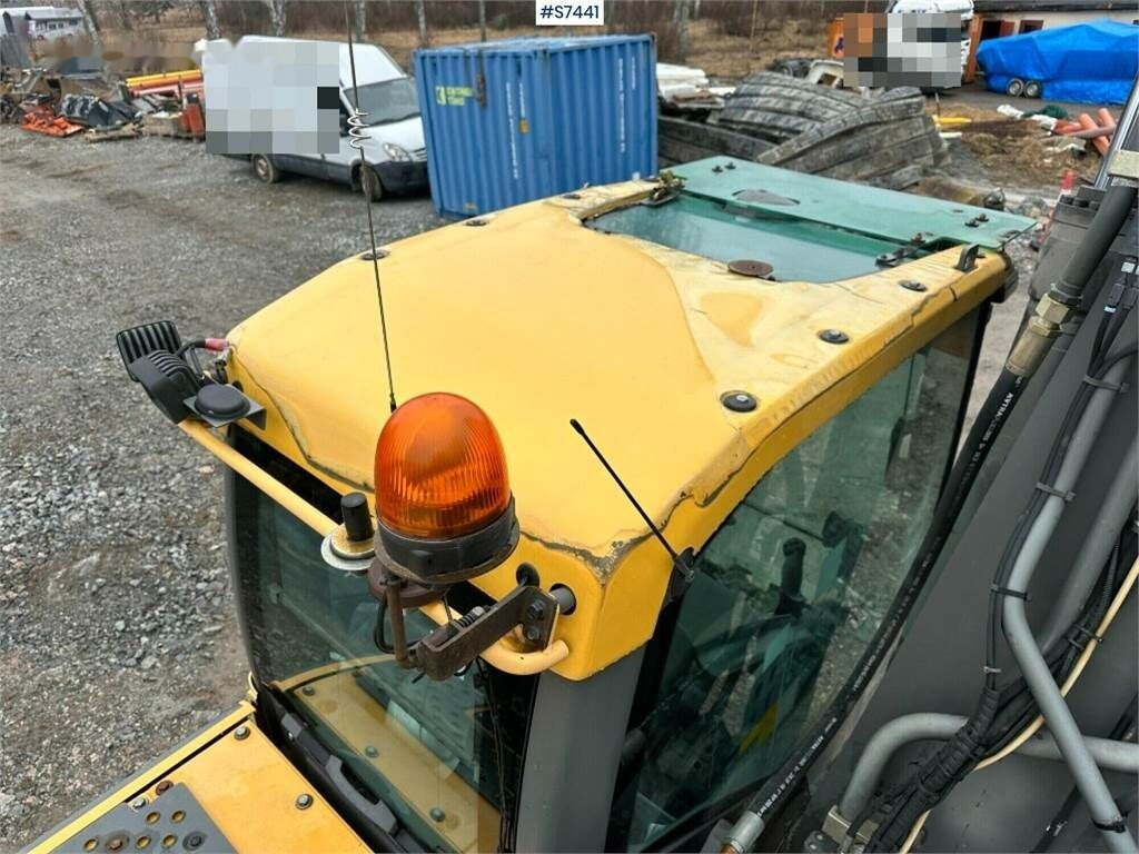 Crawler excavator Volvo EC300DL: picture 30