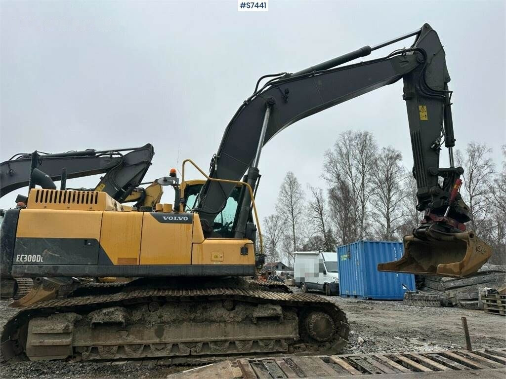 Crawler excavator Volvo EC300DL: picture 16