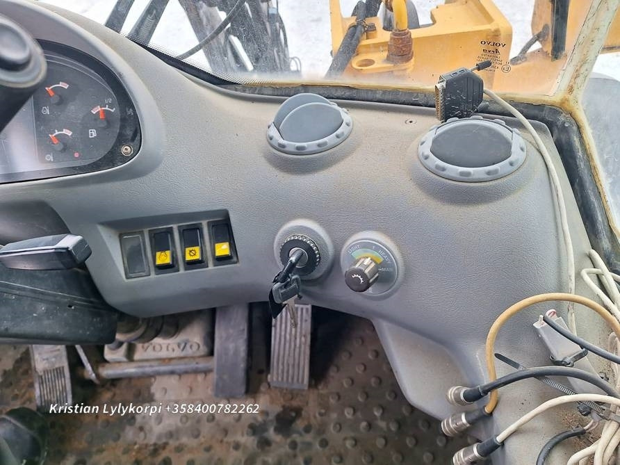 Wheel loader Volvo L120E: picture 29