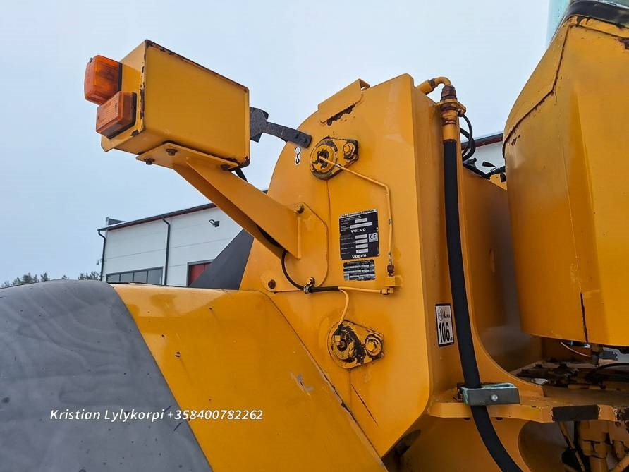 Wheel loader Volvo L120E: picture 11