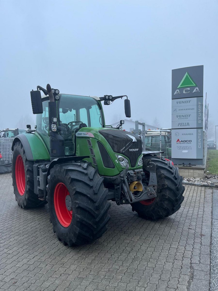 Farm tractor Fendt 724 Vario: picture 8