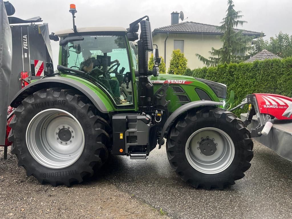 New Farm tractor Fendt 724 Vario: picture 7