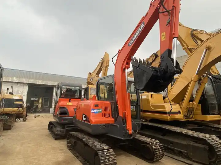 Crawler excavator ON SALE Doosan 6ton dx60 Used  excavator on sale in stock: picture 7