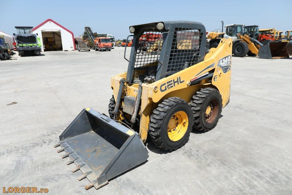 Skid steer loader Gehl 4240: picture 1