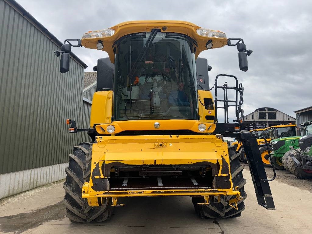 Combine harvester New Holland CX 8060: picture 6