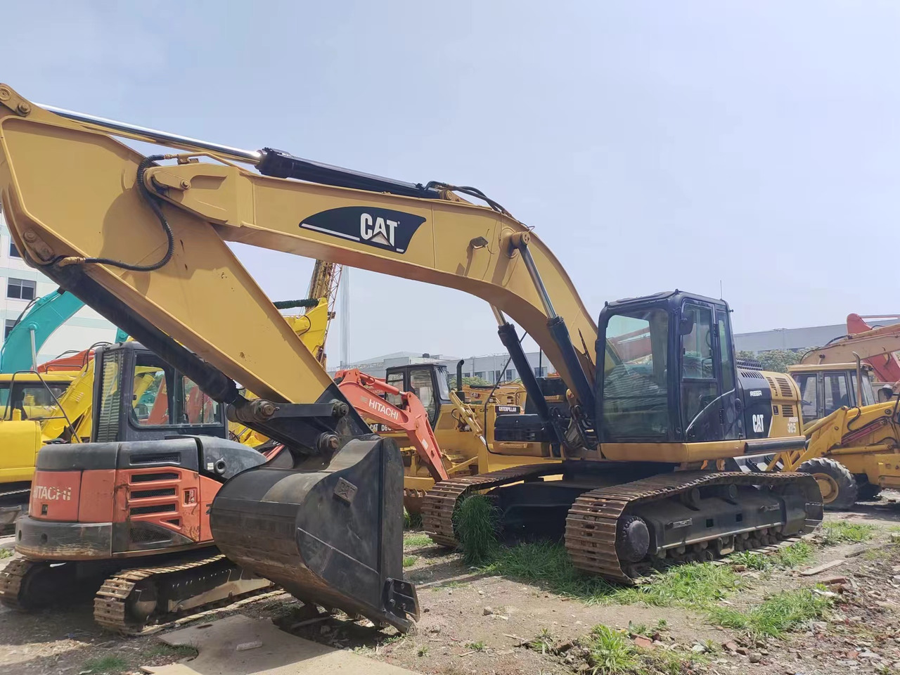 Crawler excavator CATERPILLAR 325C: picture 6