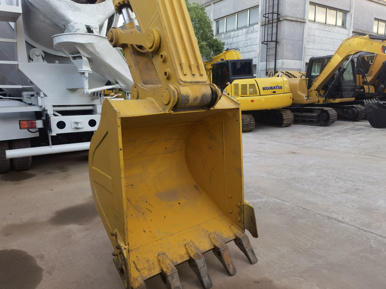 Crawler excavator KOMATSU PC220-8: picture 7