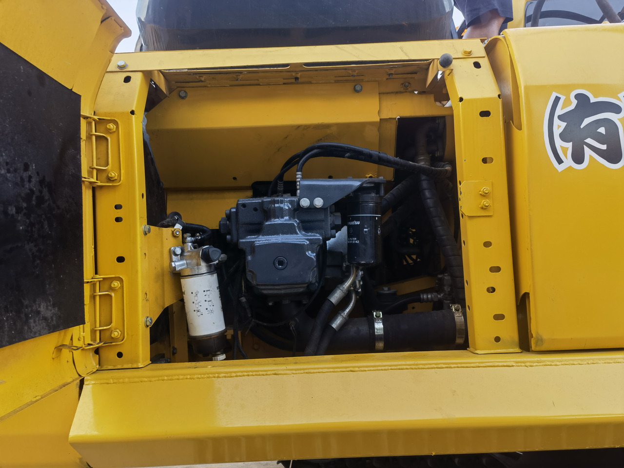 Crawler excavator KOMATSU PC220-8: picture 9