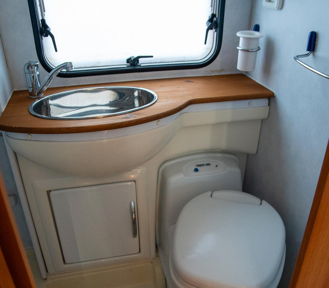 Alcove motorhome Sea dinghy 2: picture 14