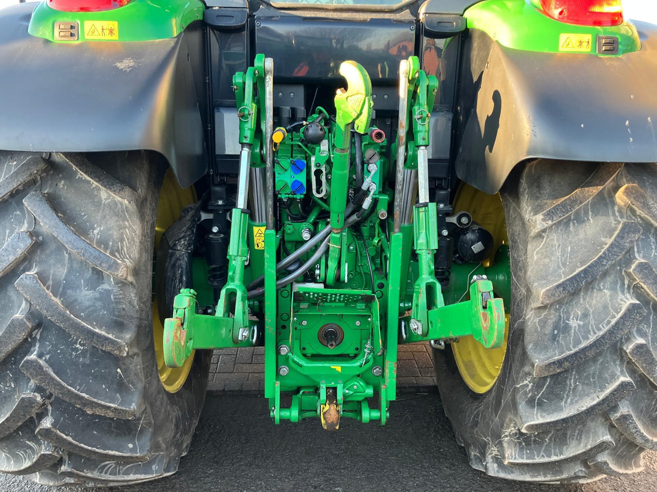 Farm tractor John Deere 6140M + 623M Loader: picture 12