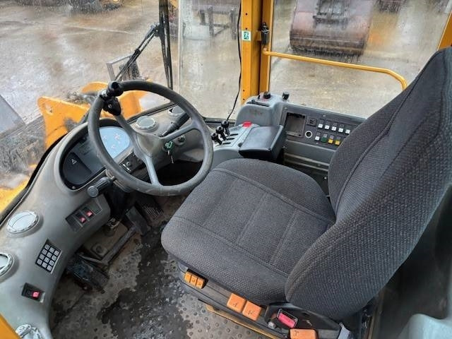 Wheel loader Volvo L 110 E: picture 11