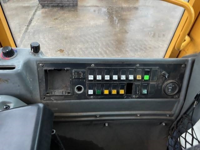 Wheel loader Volvo L 110 E: picture 13