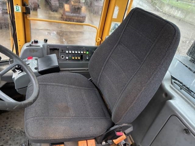 Wheel loader Volvo L 110 E: picture 18