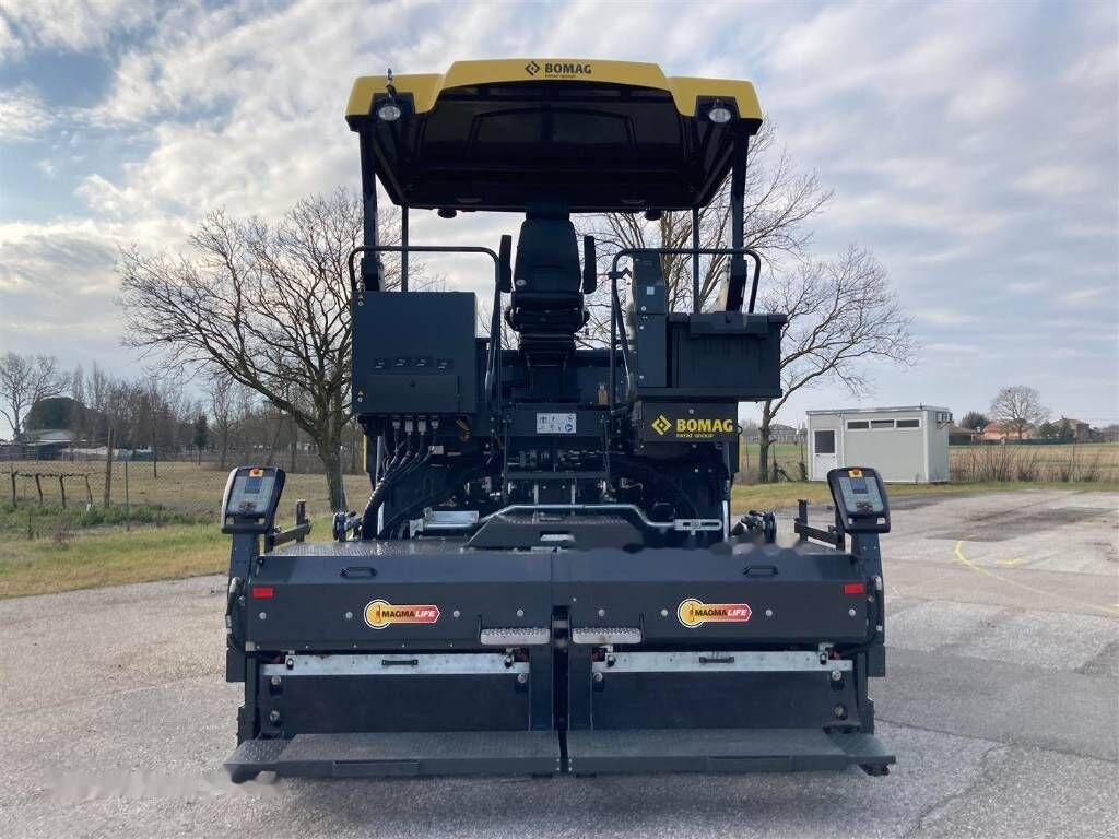 Asphalt paver BOMAG BF 800 C-2 S600: picture 9