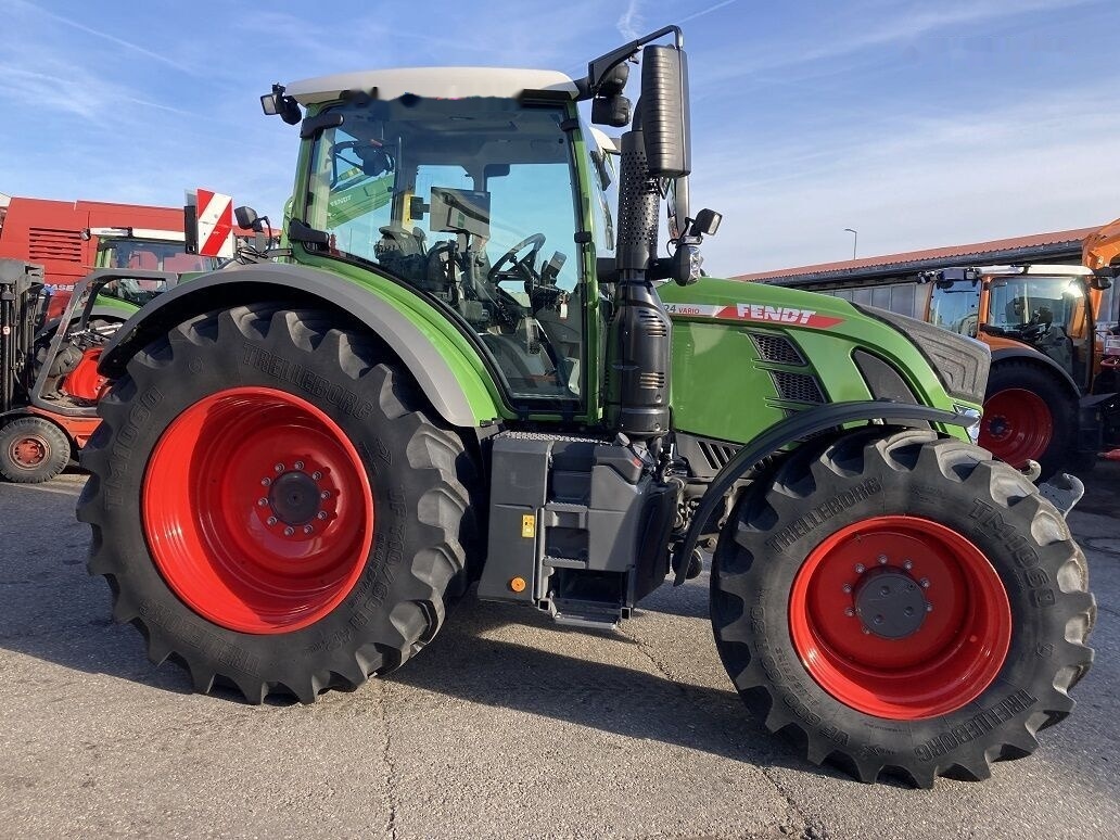 Farm tractor Fendt 724 Vario GEN6: picture 15