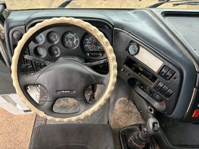 Tractor unit DAF 95.380 XF SPACECAB (EURO 2 (MECHANICAL PUMP & INJECTORS) / ZF16 MANUAL GEARBOX / AIRCONDITIONING): picture 7