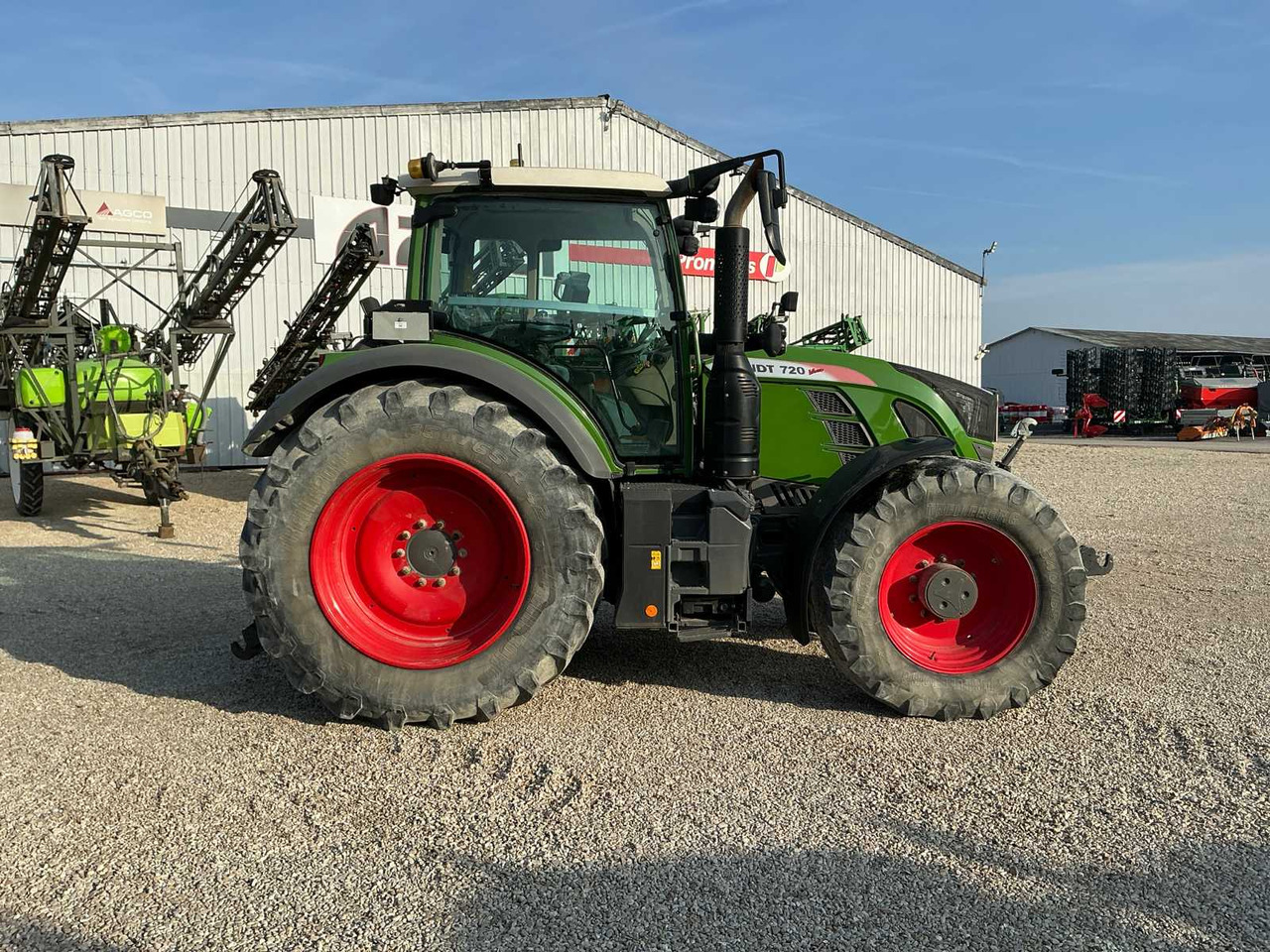 Farm tractor Fendt 720 VARIO: picture 6