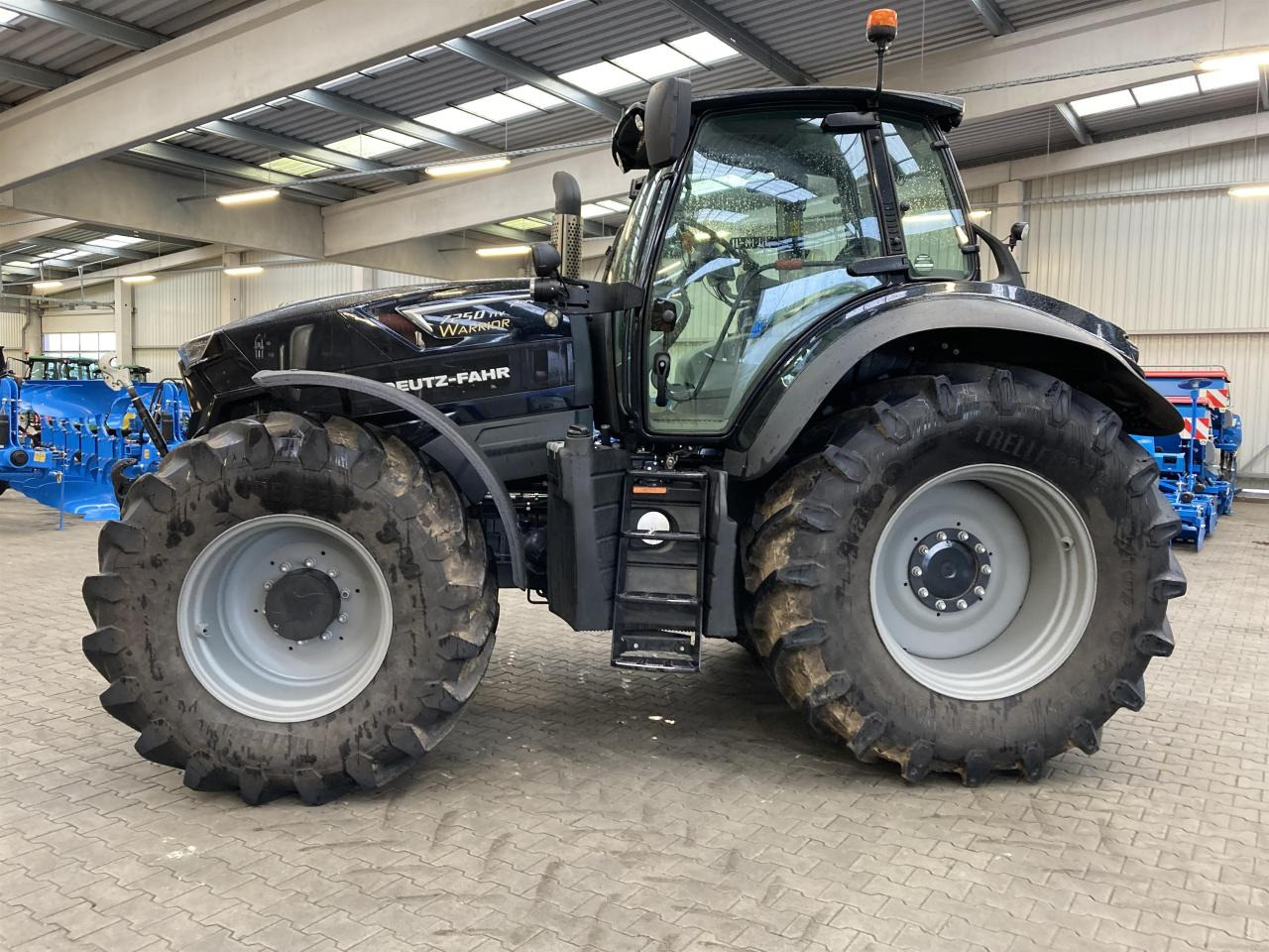 Farm tractor Deutz-Fahr 7250TTV: picture 7