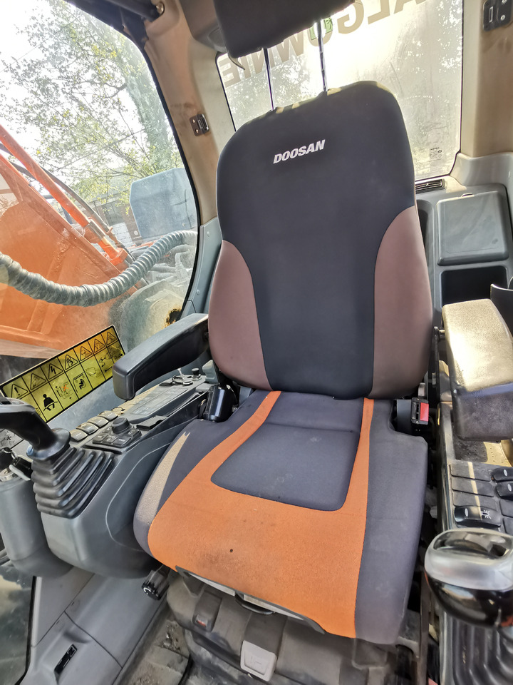 Excavator DOOSAN DX 380: picture 14