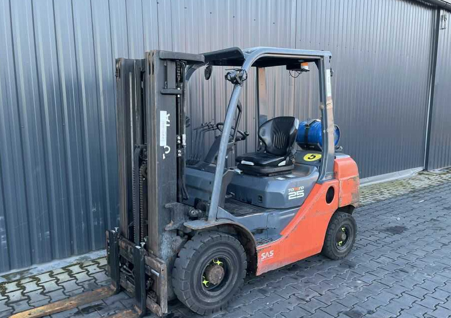 LPG forklift Toyota 8FGF25: picture 8