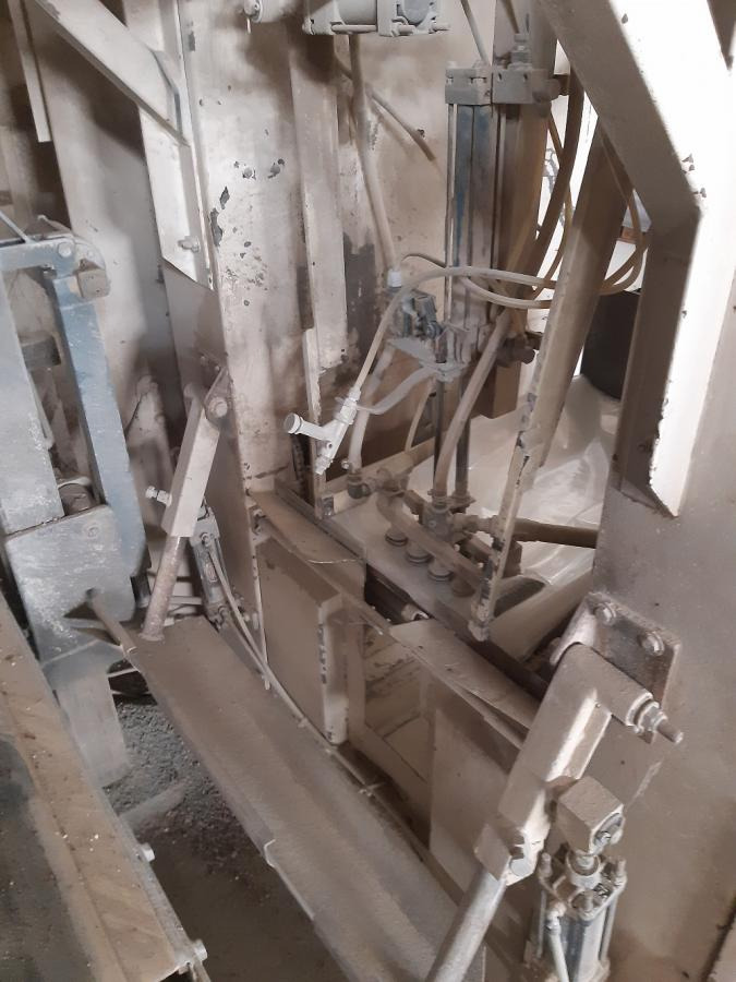 Construction equipment TECHNIPES ENSACHEUSE WEIGHER 400: picture 12